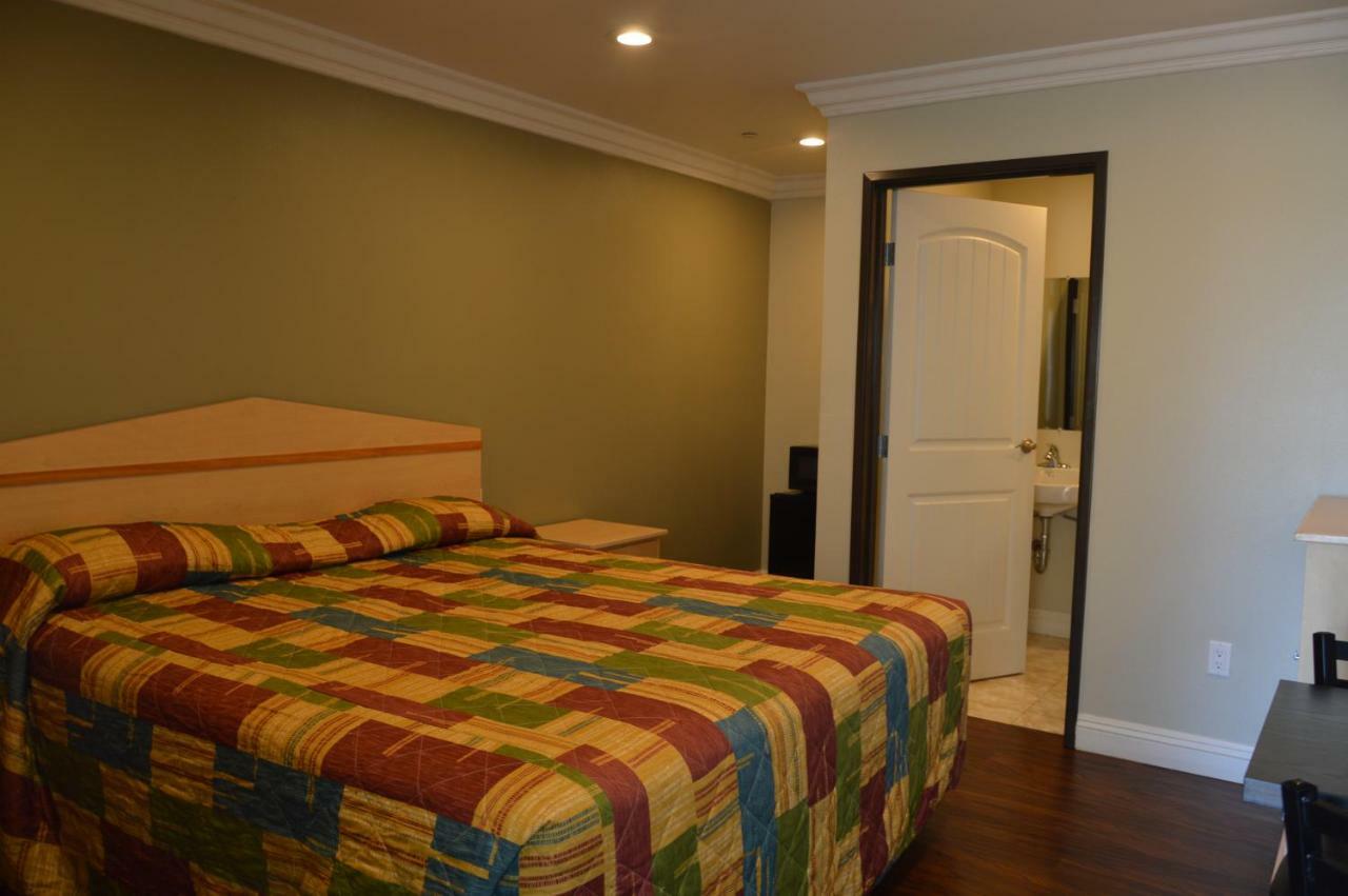 El Rey Hotel *